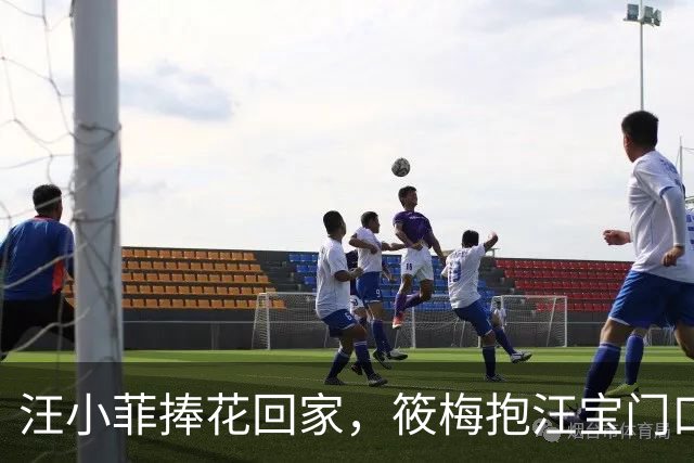 汪小菲捧花回家，筱梅抱汪宝门口迎接，小汪宝小表情萌化众人！
